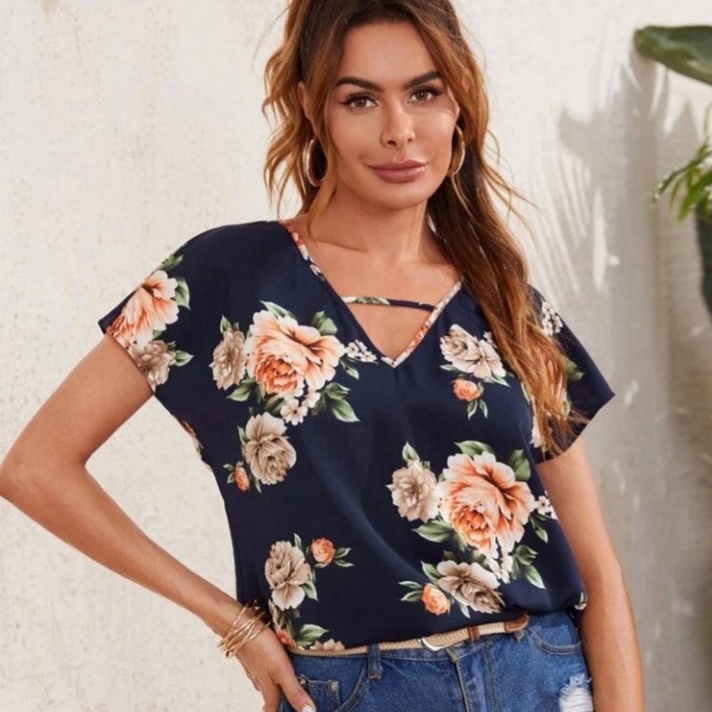💐NWT SHEIN Navy blue floral top